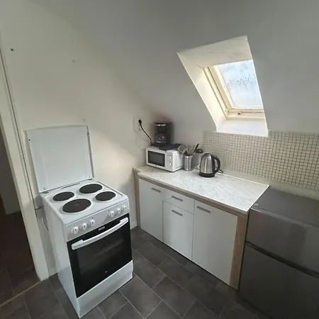 Dachgeschosswohnung In Poll Daire *