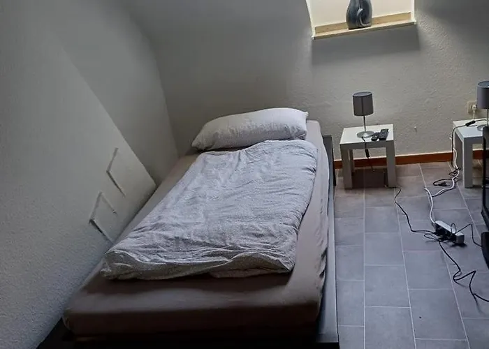 Dachgeschosswohnung In Poll Daire Köln