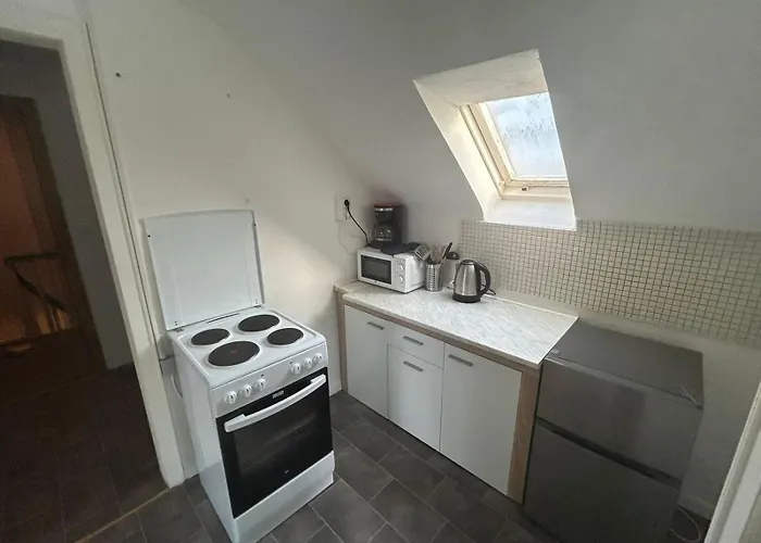 Dachgeschosswohnung In Poll Appartamento *